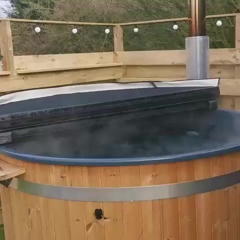 Hot tub Robin