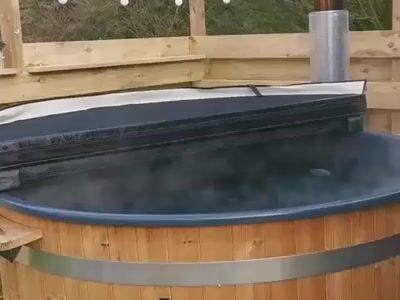 Hot tub Robin