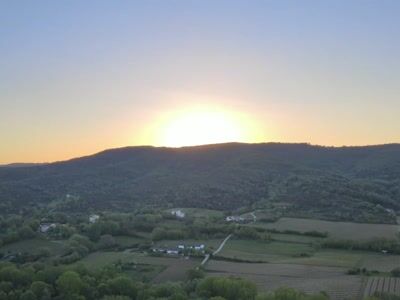 Posta de sol sobre els turons