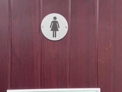 Toilettes et douches pour dames