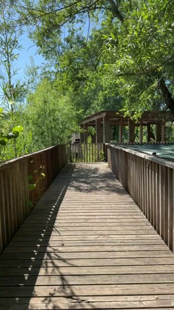 Passerella lungo area camping con rimessa amache e birdwatching